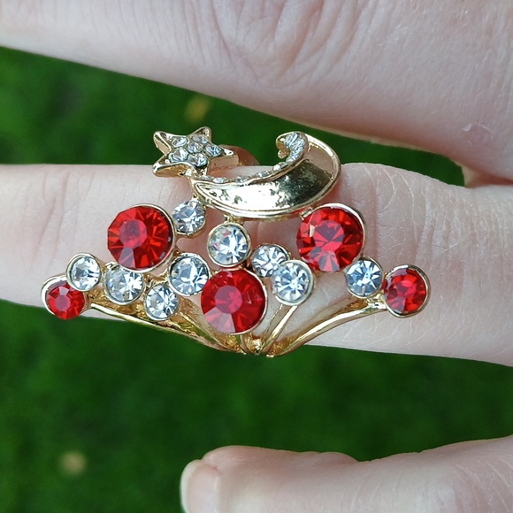 New Celestial Gold Tone Ring. - Picture 6 of 11